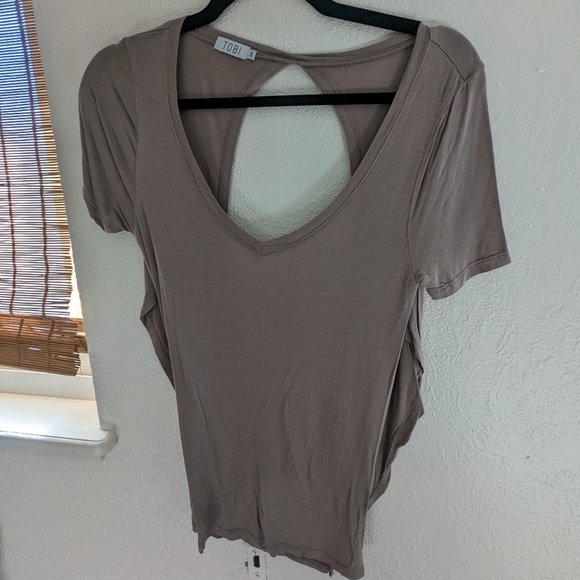 Tobi V-Cut Shirt with Backless twist and side cut outs - Picture 1 of 3